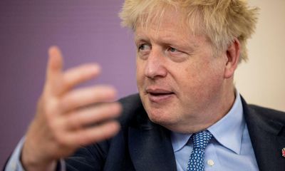 Johnson flies back to UK as Sunak’s backers claim he has passed threshold of 100 MPs