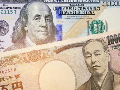 Yen Falls To 32-Year Low Against The Dollar