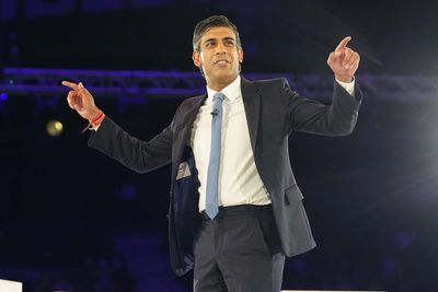 Rishi Sunak ‘first contender to pass threshold of 100 Tory MPs’