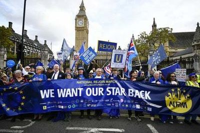 ‘Rejoiners’ march on Westminster to demand new Brexit vote