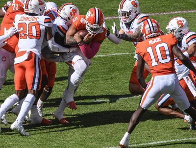 Syracuse takes lead over Clemson with ridiculous 90-yard scoop-and-score