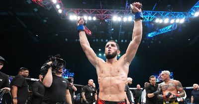 Islam Makhachev chokes out Charles Oliveira to win UFC lightweight title