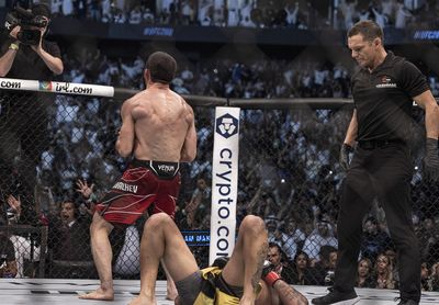 Islam Makhachev def. Charles Oliveira at UFC 280: Best photos