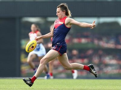 Paxman stars as Dees belt Bombers in AFLW