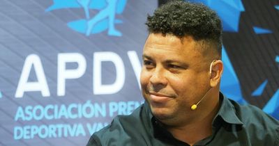 Ronaldo omits Cristiano Ronaldo from "special" group of eight greatest players ever