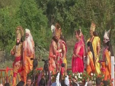 Uttar Pradesh: 16 grand tableaux based on Ramayana episodes taken out at Deepotsav celebrations in Ayodhya