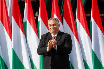 Thousands protest against PM Orban's government, "runaway inflation"