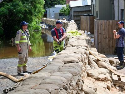 Flash flood threat, nervous wait in Echuca