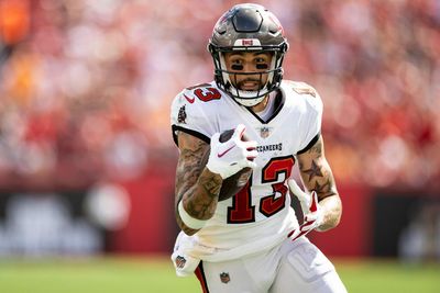 More Bucs frustration: Mike Evans drops easy TD pass vs. Panthers