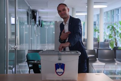 Slovenia's ex-foreign minister wins 33.9% of votes in presidential elections