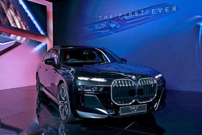 Introducing the BMW i7
