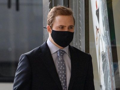 Split jury discharged in Daniels trial