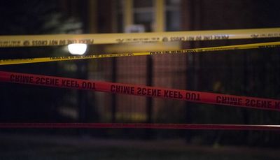 Man shot, killed inside Irving Park apartment hallway