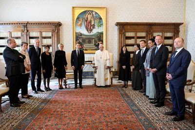 Macron meets pope, discusses Ukraine with Vatican officials