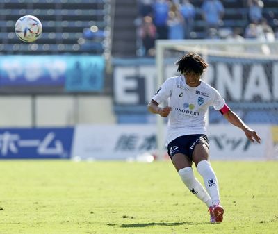 Midfield maestro Nakamura plays last professional match