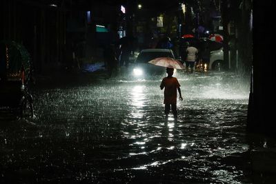 Hundreds of thousands evacuated as Bangladesh braces for cyclone