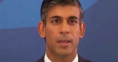 Rishi Sunak gives 86-second first speech as PM-to-be then awkwardly sidles off stage