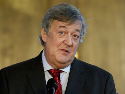 Stephen Fry sympathises with Wikipedia editors as UK gets third prime minister in three months