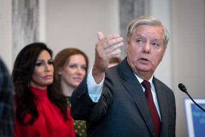 Thomas temporarily blocks Graham testimony in Georgia