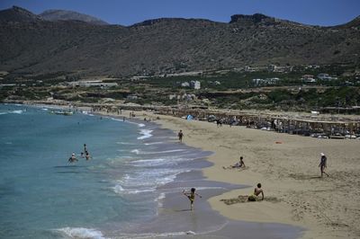 Foreign tourism to Greece up but below pre-Covid peak