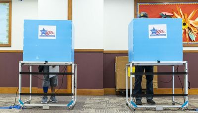 Over 100 early voting sites now open in Chicago, Cook County