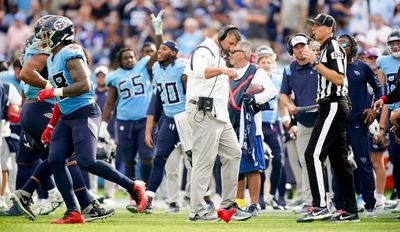 Titans’ Mike Vrabel talks mic-dropping the challenge flag in Week 7