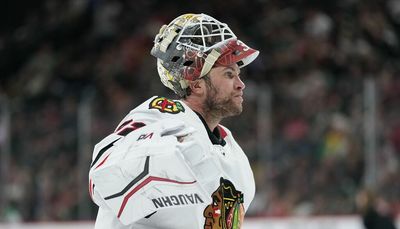 Alex Stalock’s fearless goaltending, big personality winning over Blackhawks