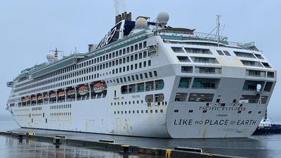 Cruise ships return to Tasmania for the first time since COVID ban despite new cases on WA liner
