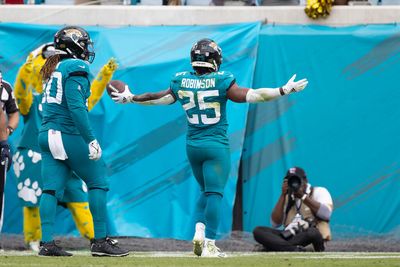 Jets acquiring James Robinson from Jaguars to replace injured Breece Hall