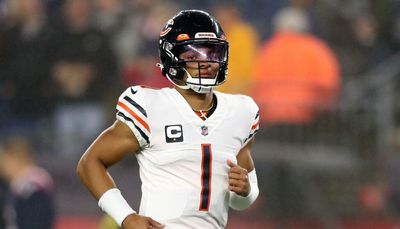 Bears bounce QB Mac Jones from game, lead Patriots 20-14 at halftime