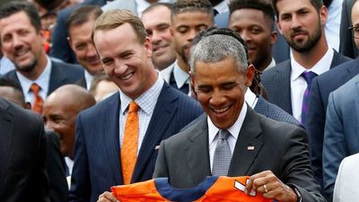 Peyton Manning, Barack Obama Recall Golf Outing on ‘ManningCast’