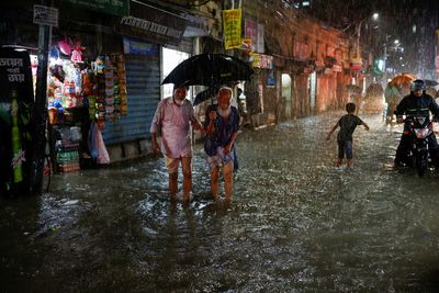 Cyclone lashes Bangladesh, killing 15, causing power cuts