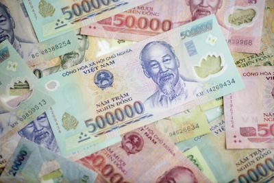 Vietnam raises key rates by 100 basis points as dong slumps