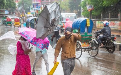 Cyclone lashes Bangladesh, killing nine