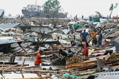 16 dead, 1m seek shelter as cyclone hits Bangladesh