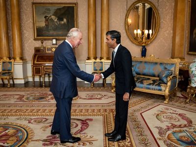 Rishi Sunak to meet King Charles as Truss gives last speech