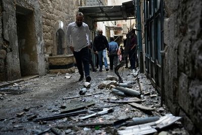 Israeli troops raid gunmen's hideout; 5 Palestinians killed