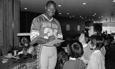 Beer, confused fans and a very angry mom: When Bo Jackson took Japan