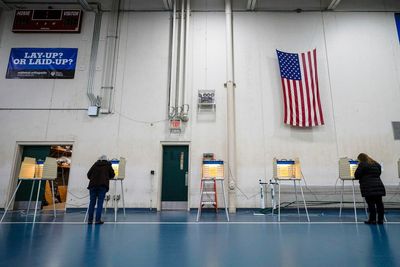 Early in-person voting starting in Wisconsin amid lawsuits