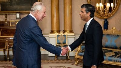 Rishi Sunak officially becomes U.K. prime minister