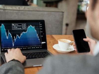 Apple, Amazon And Other Big Tech Stocks From Benzinga's Most Accurate Analysts