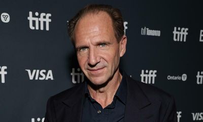 Ralph Fiennes defends JK Rowling saying abuse she receives is ‘disgusting’