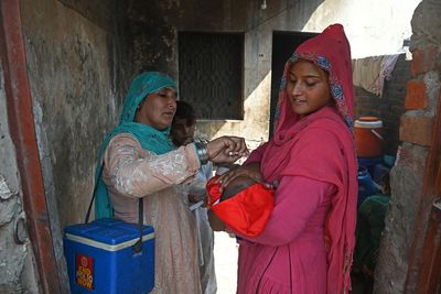 Gunmen kill policeman escorting polio vaccine worker in Pakistan