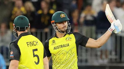 Marcus Stoinis smashes fastest T20I half-century for Australia