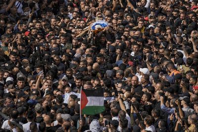 Thousands mourn Palestinians killed by Israel in Nablus