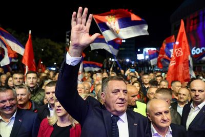Bosnia: Thousands protest recount of vote in Serb-run region