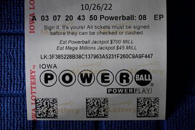 Powerball jackpot rises to $700M, 8th largest lottery prize