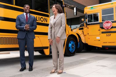 Government awarding $1 billion to schools for electric buses