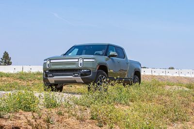 Edmunds: Ford Lightning vs Rivian R1T