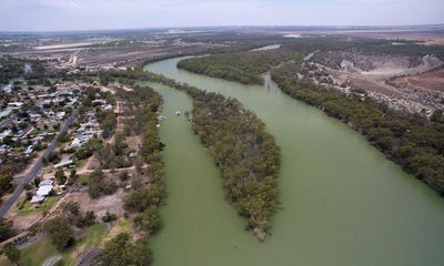 Farmers gear up to fight water buybacks as federal budget allocates funding to meet Murray-Darling targets